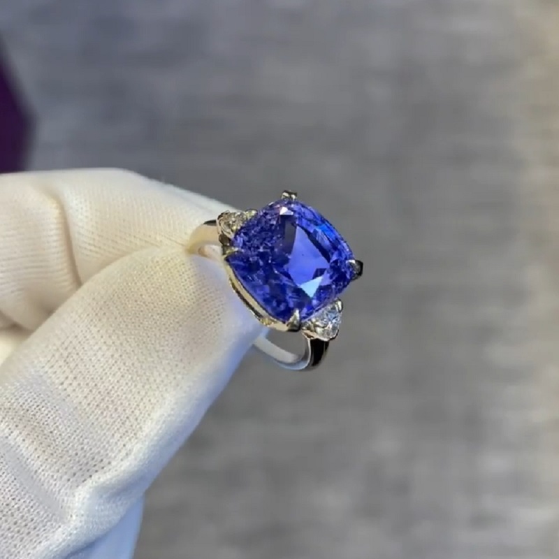 12.25 CT Natural "Color Change" Sapphire Ring