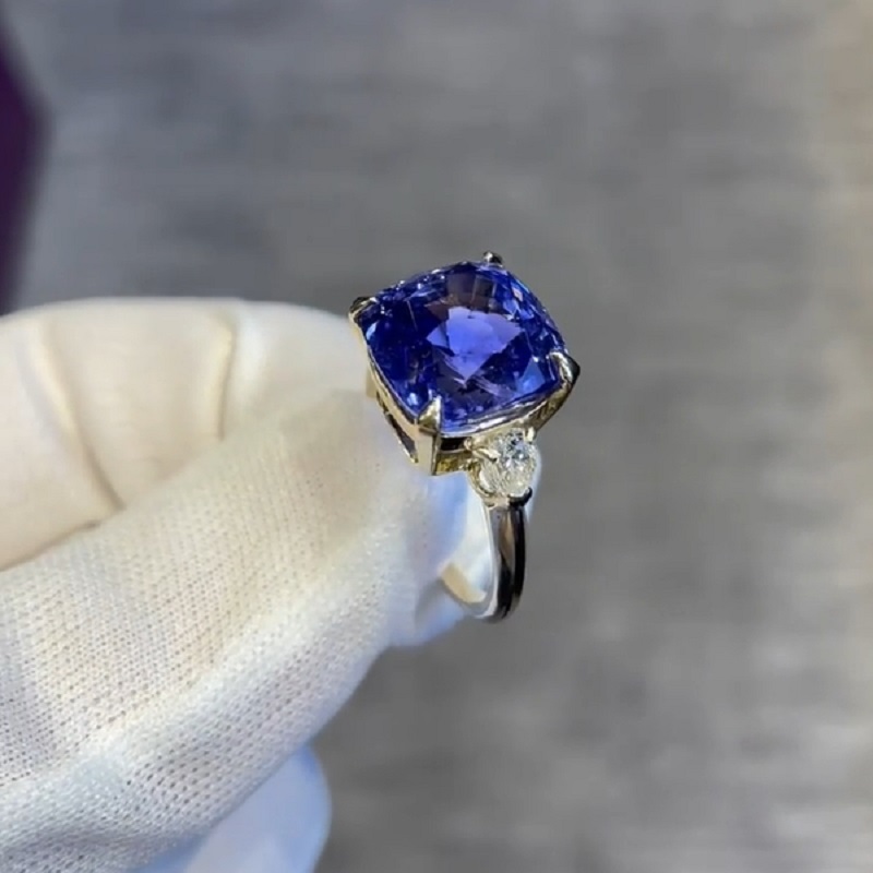 12.25 CT Natural "Color Change" Sapphire Ring