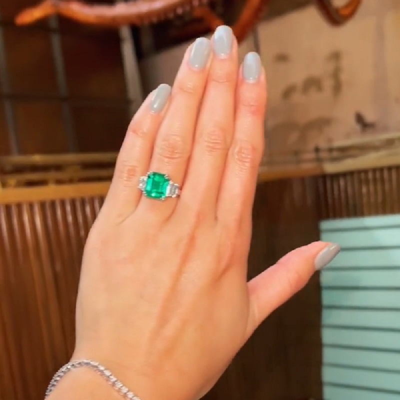 3.05CT Classic Three Stone Emerald Cut Side Diamond Platinum Ring