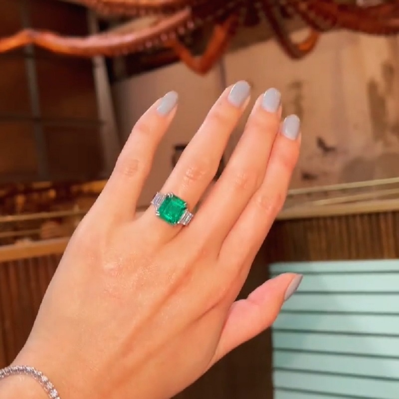 3.05CT Classic Three Stone Emerald Cut Side Diamond Platinum Ring