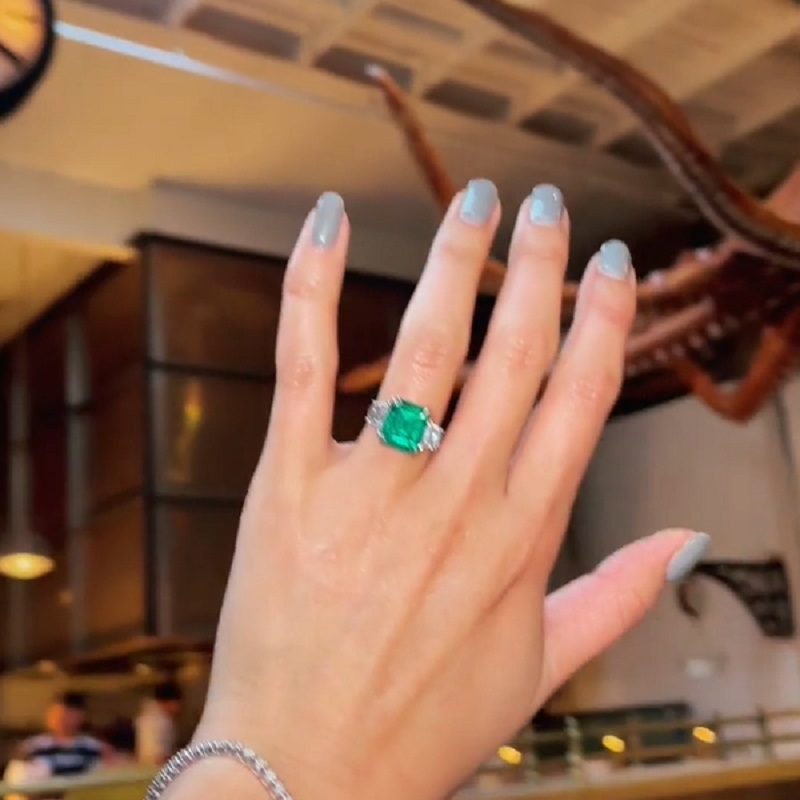 3.05CT Classic Three Stone Emerald Cut Side Diamond Platinum Ring