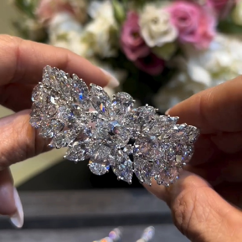 83.0 Carat Stunning Oval Cut Fancy Diamond Bracelet