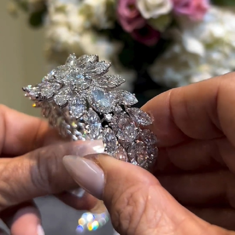 83.0 Carat Stunning Oval Cut Fancy Diamond Bracelet