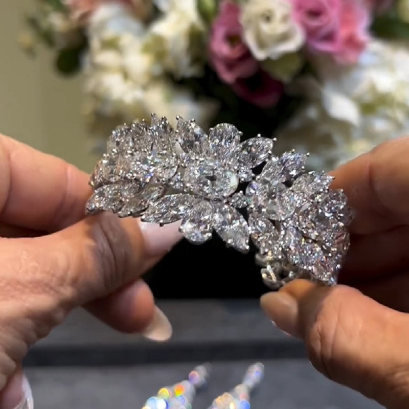 83.0 Carat Stunning Oval Cut Fancy Diamond Bracelet