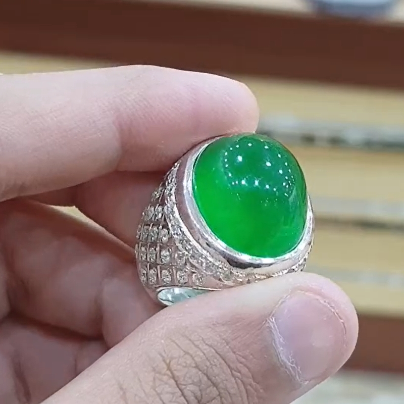 14.0 Carats Natural Round Cut Dark Green Elegant Ring