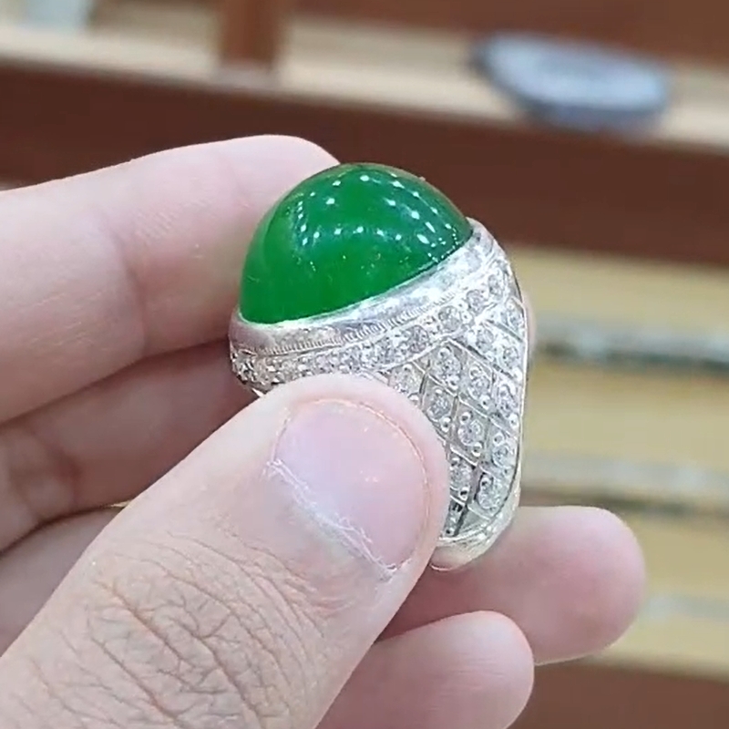 14.0 Carats Natural Round Cut Dark Green Elegant Ring