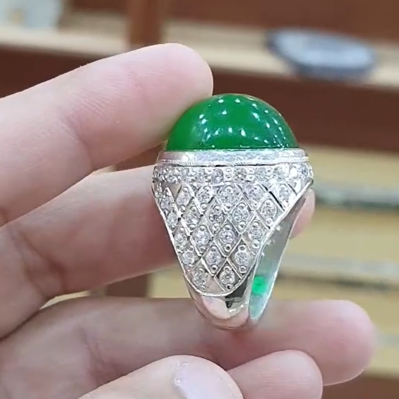 14.0 Carats Natural Round Cut Dark Green Elegant Ring