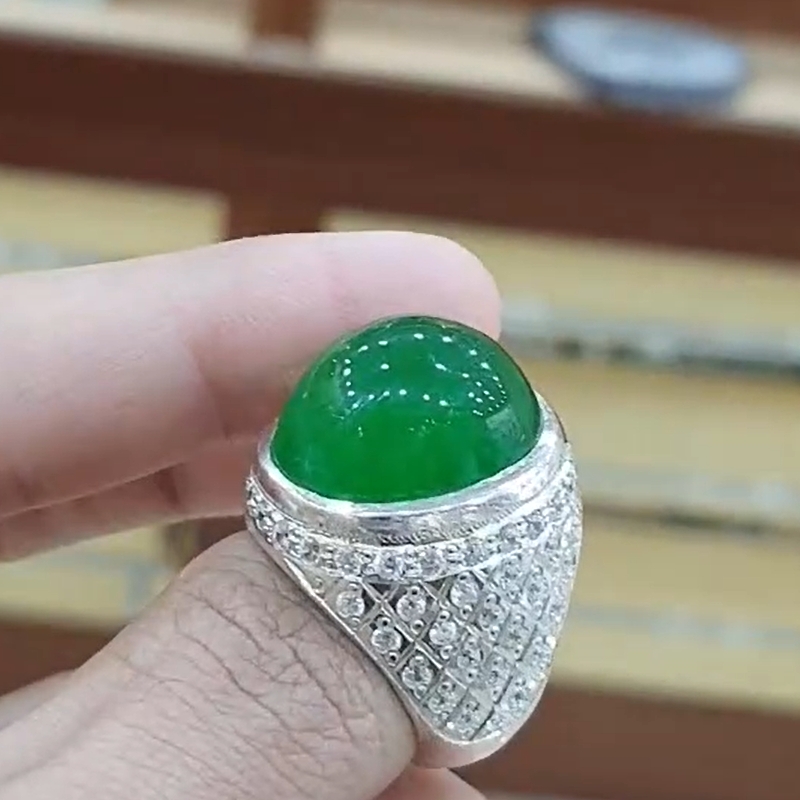 14.0 Carats Natural Round Cut Dark Green Elegant Ring