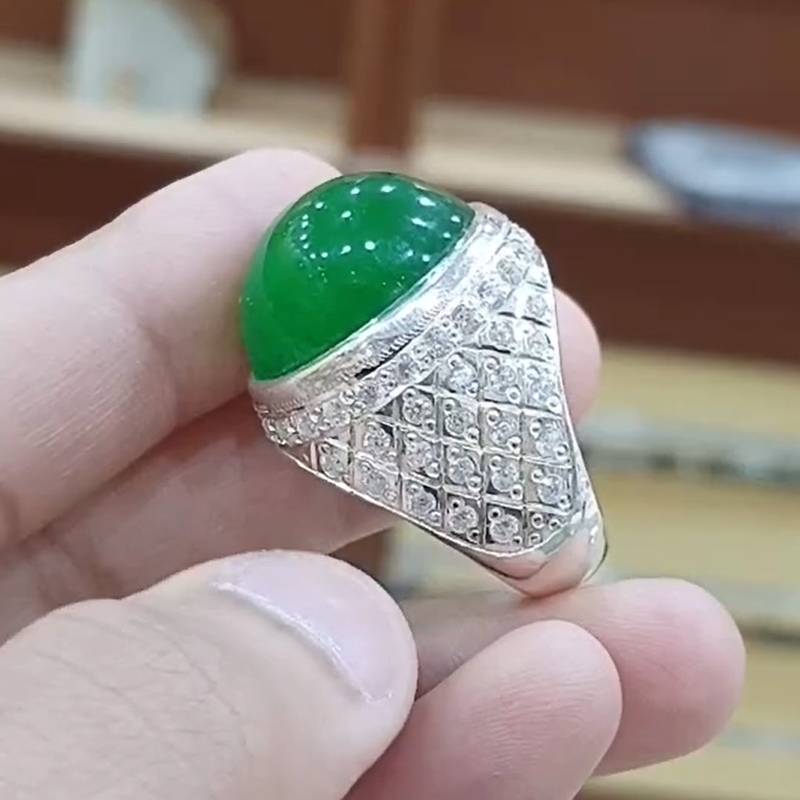 14.0 Carats Natural Round Cut Dark Green Elegant Ring