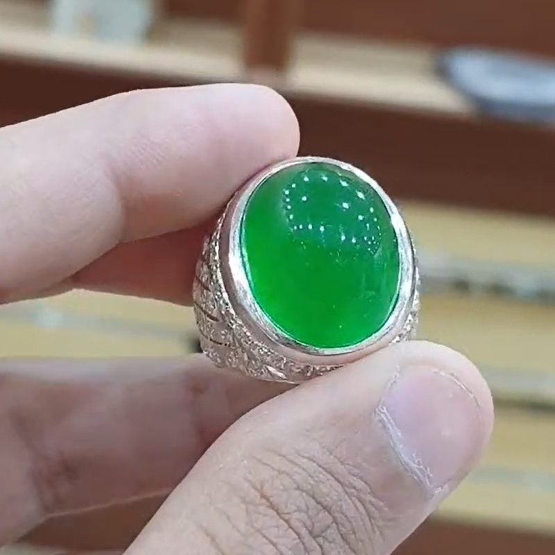 14.0 Carats Natural Round Cut Dark Green Elegant Ring