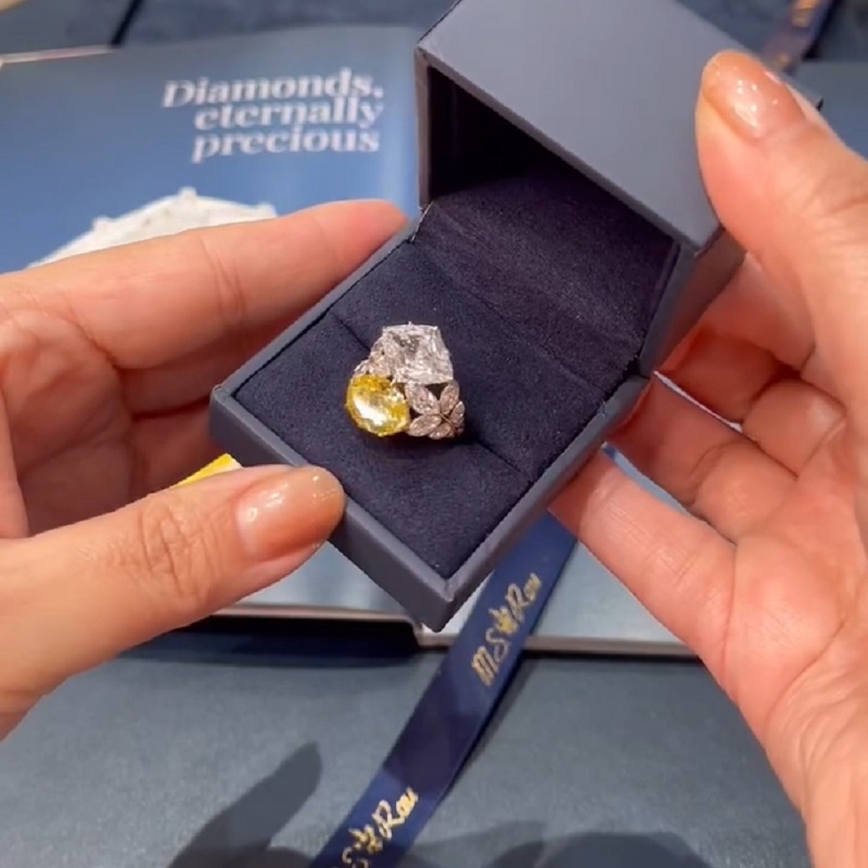 6.99 Carats Yellow And White Color Symmetry Double Stone Diamonds Ring