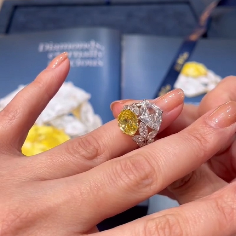 6.99 Carats Yellow And White Color Symmetry Double Stone Diamonds Ring