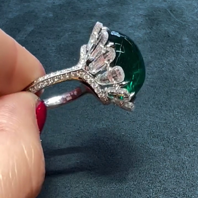 16.42 Carats Oval Cut Emerald & Diamonds Split Shank Engagement Ring