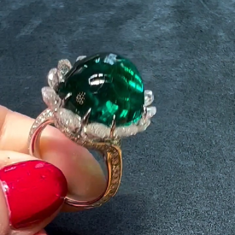 16.42 Carats Oval Cut Emerald & Diamonds Split Shank Engagement Ring