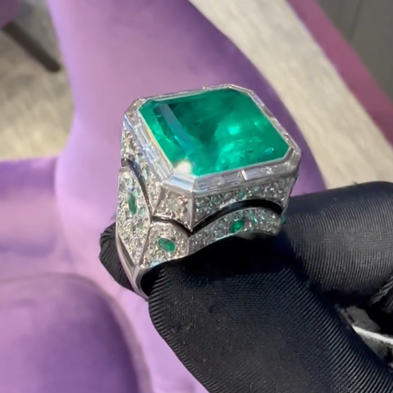 12.7 Carats Men's Certified Colombian Emerald And Diamond Ring