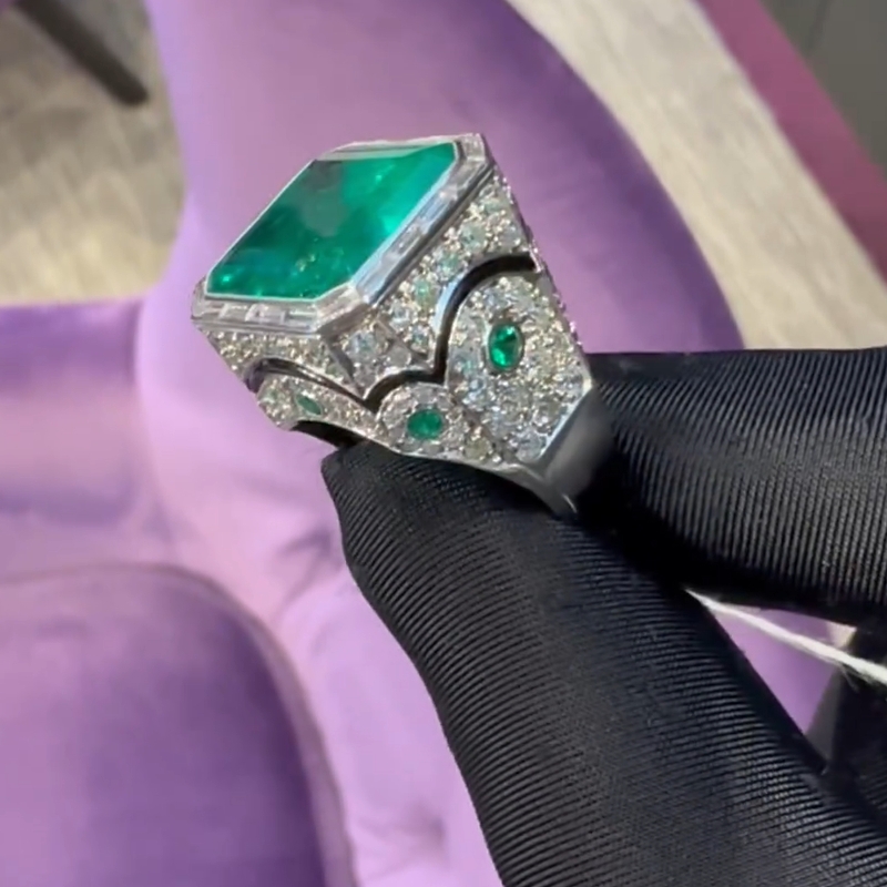 12.7 Carats Men's Certified Colombian Emerald And Diamond Ring