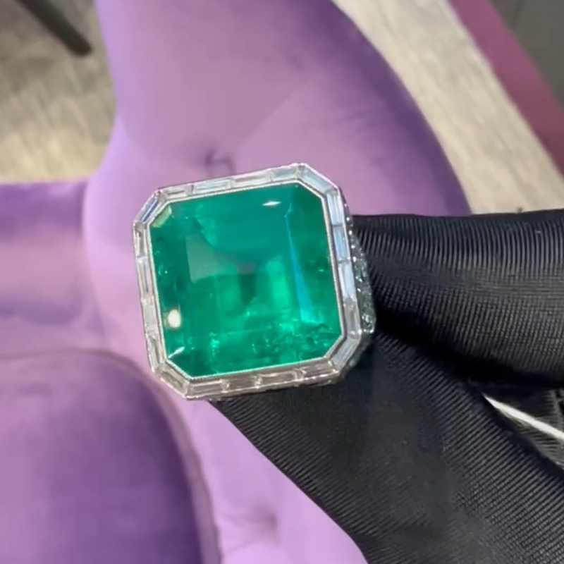 12.7 Carats Men's Certified Colombian Emerald And Diamond Ring