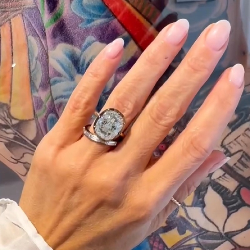 9.01 Carats Cushion Button Back Ring