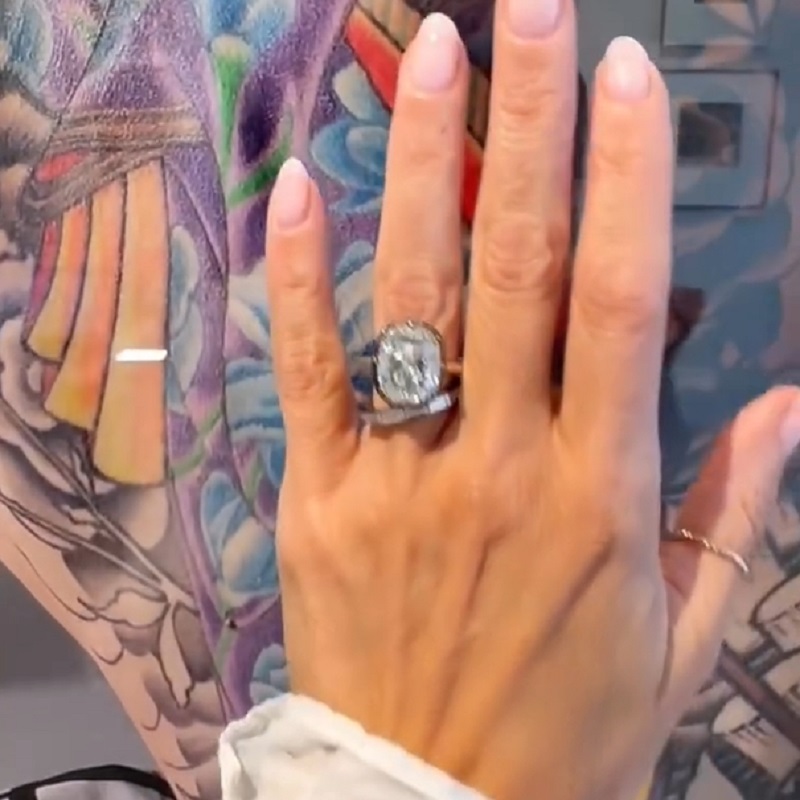 9.01 Carats Cushion Button Back Ring