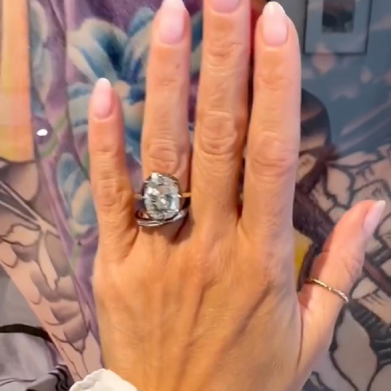 9.01 Carats Cushion Button Back Ring