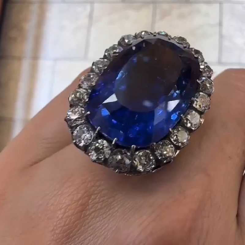 19.5 Carats Radiant Cut Ceylon Sapphire Halo Ring