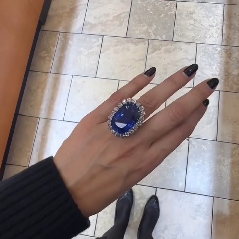 19.5 Carats Radiant Cut Ceylon Sapphire Halo Ring