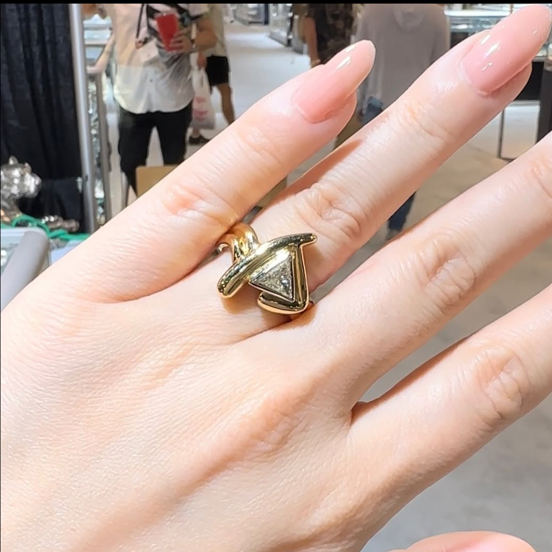  Contemporary Design 0.6 Ct Trillion Cut White Stone Ring