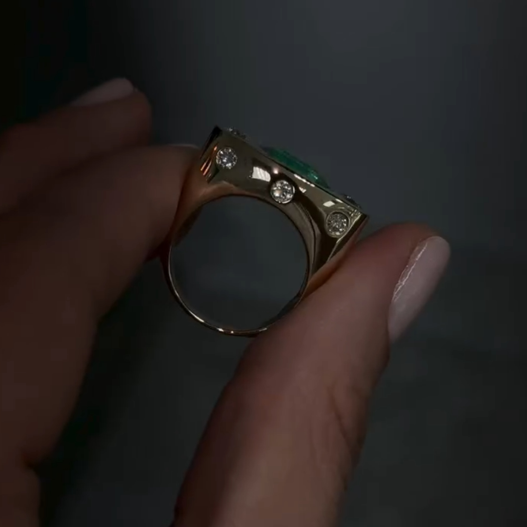 4.24ct  Bezel Setting Colombian Emerald Ring