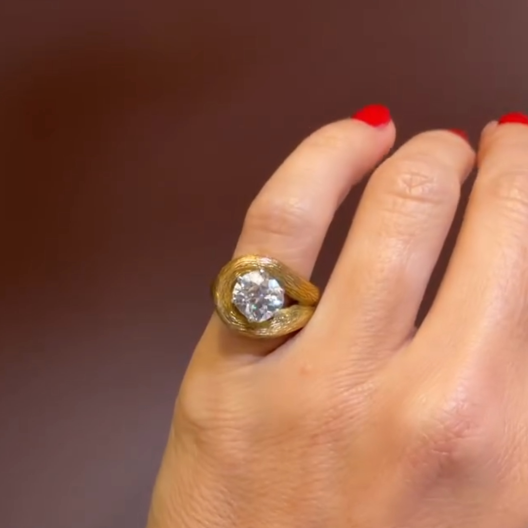 Exquisite Retro Design 1.76ct White Stone Solitaire Ring