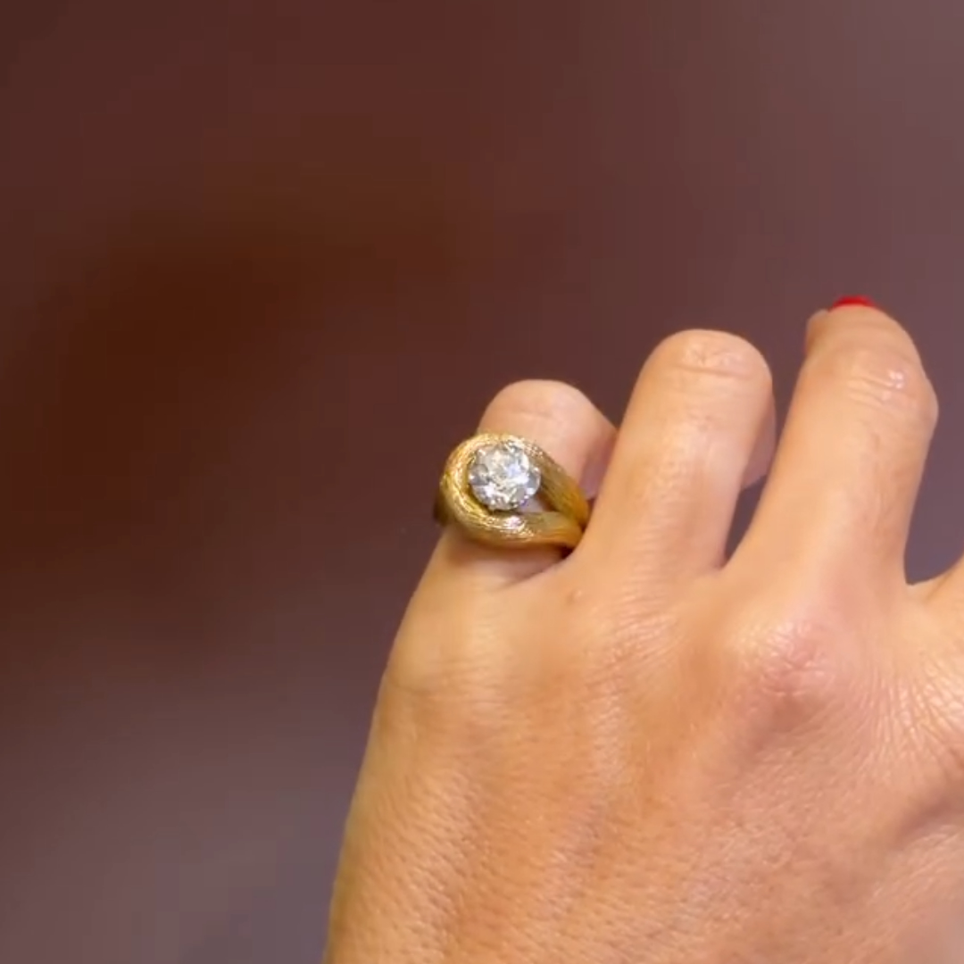 Exquisite Retro Design 1.76ct White Stone Solitaire Ring