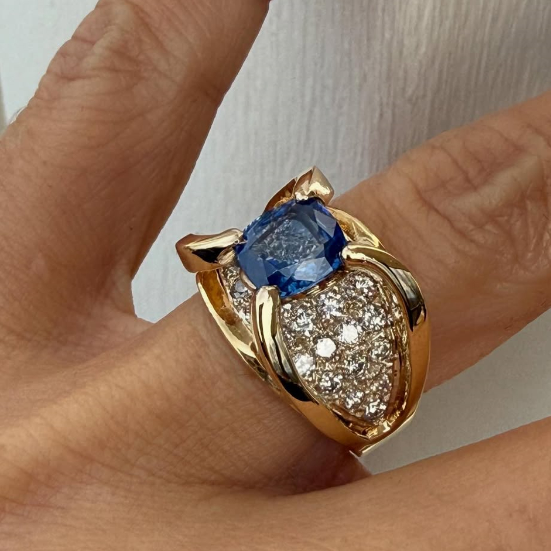 Retro Design 3ct Cushion Cut Sapphire Blue Stone Ring