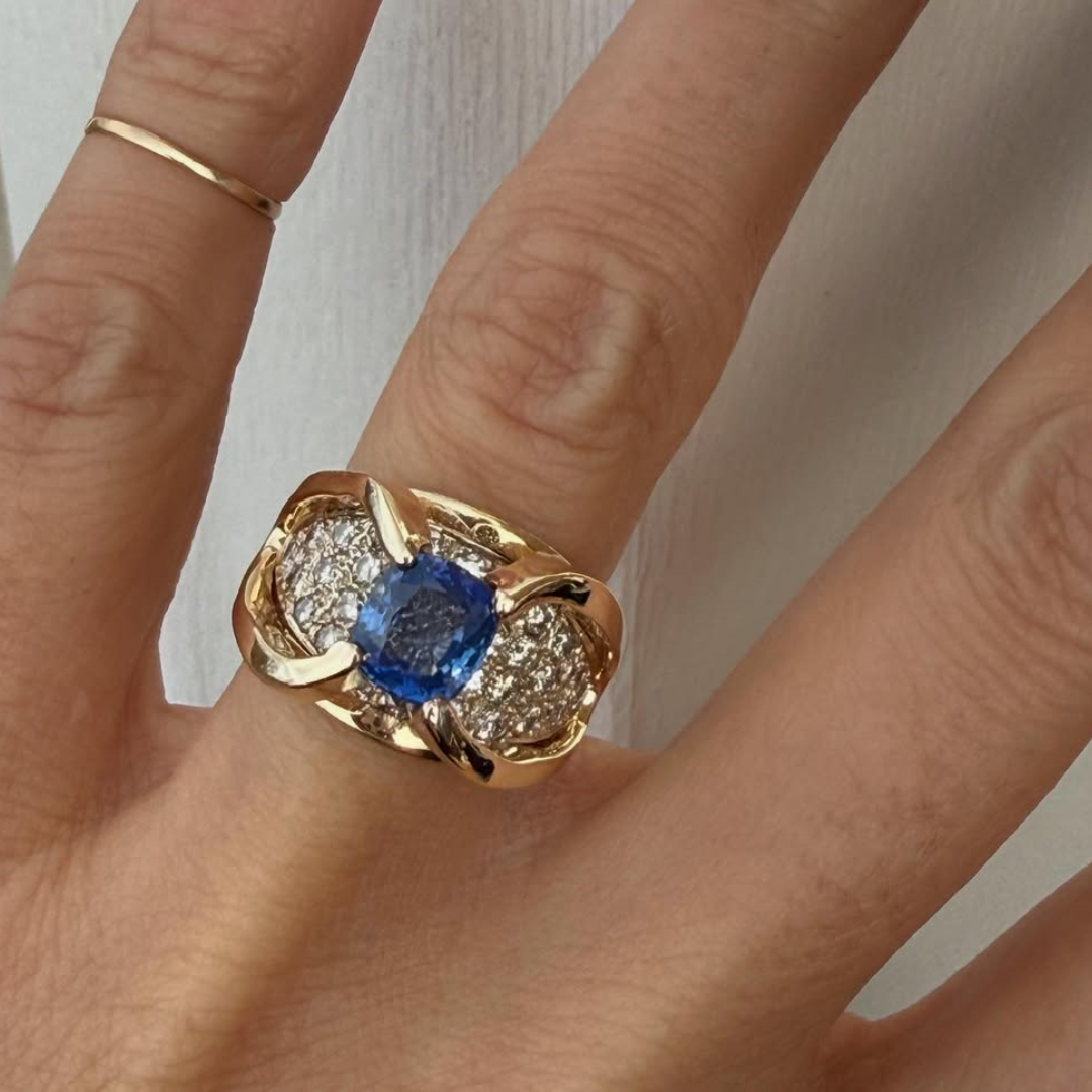 Retro Design 3ct Cushion Cut Sapphire Blue Stone Ring