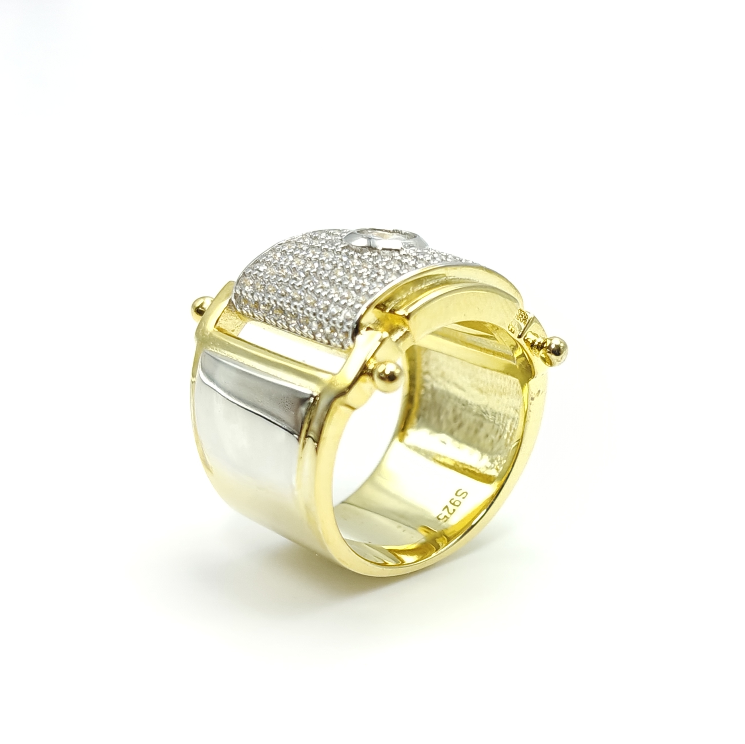 Men's Round Cut Moissanite Ring in Gold