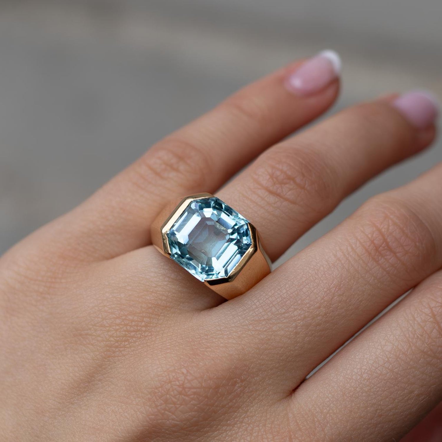 Vintage Aquamarine Single Stone Ring in Gold