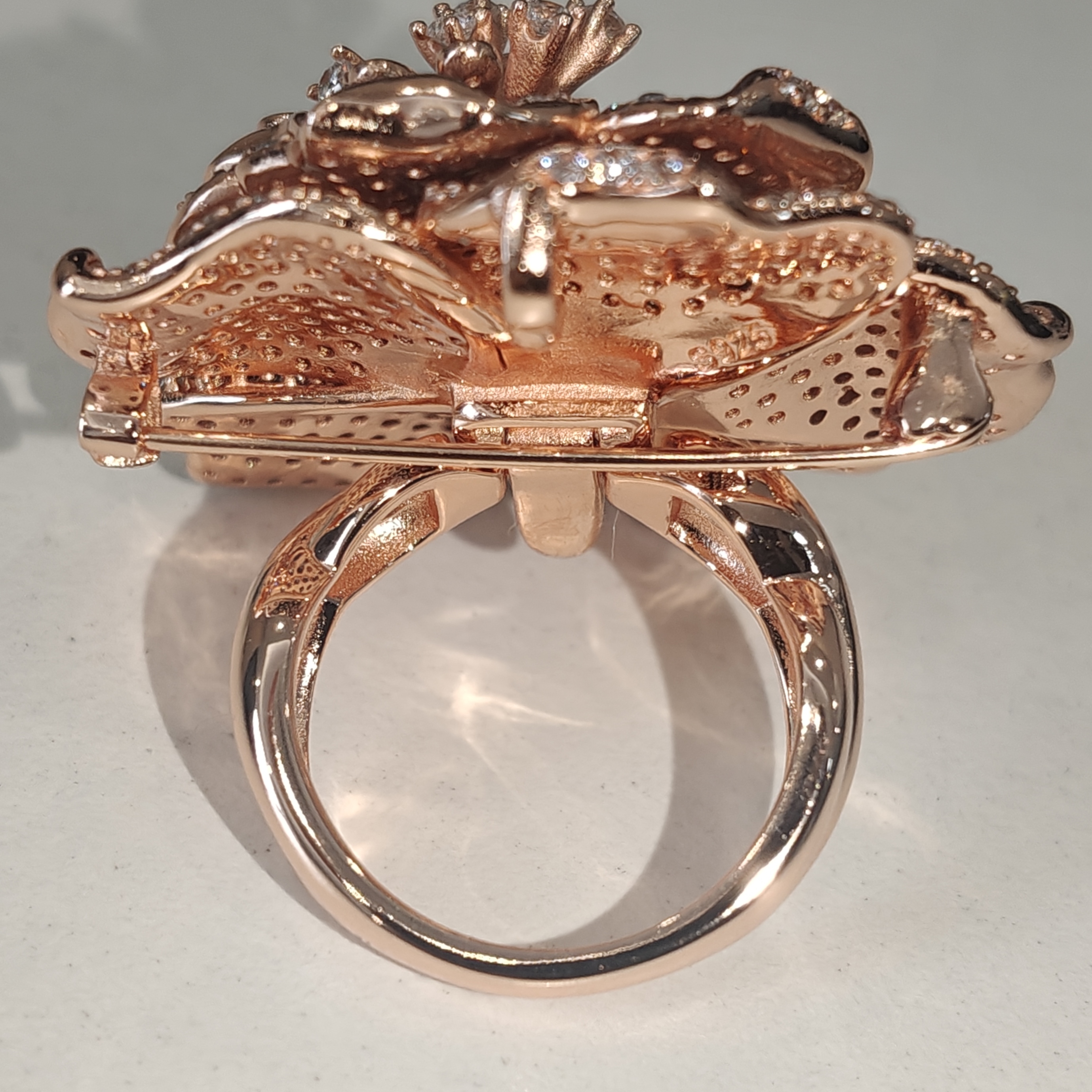 Floral Design 2-in-1 Convertible Cocktail Ring & Brooch