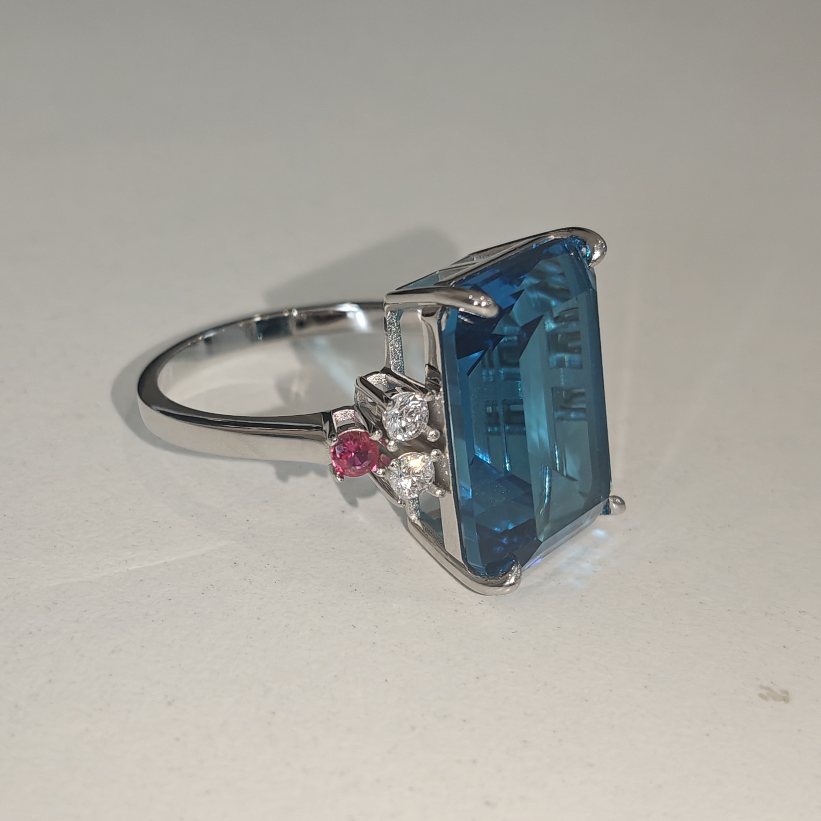 7ct Retro Aquamarine& Ruby & Diamond Ring