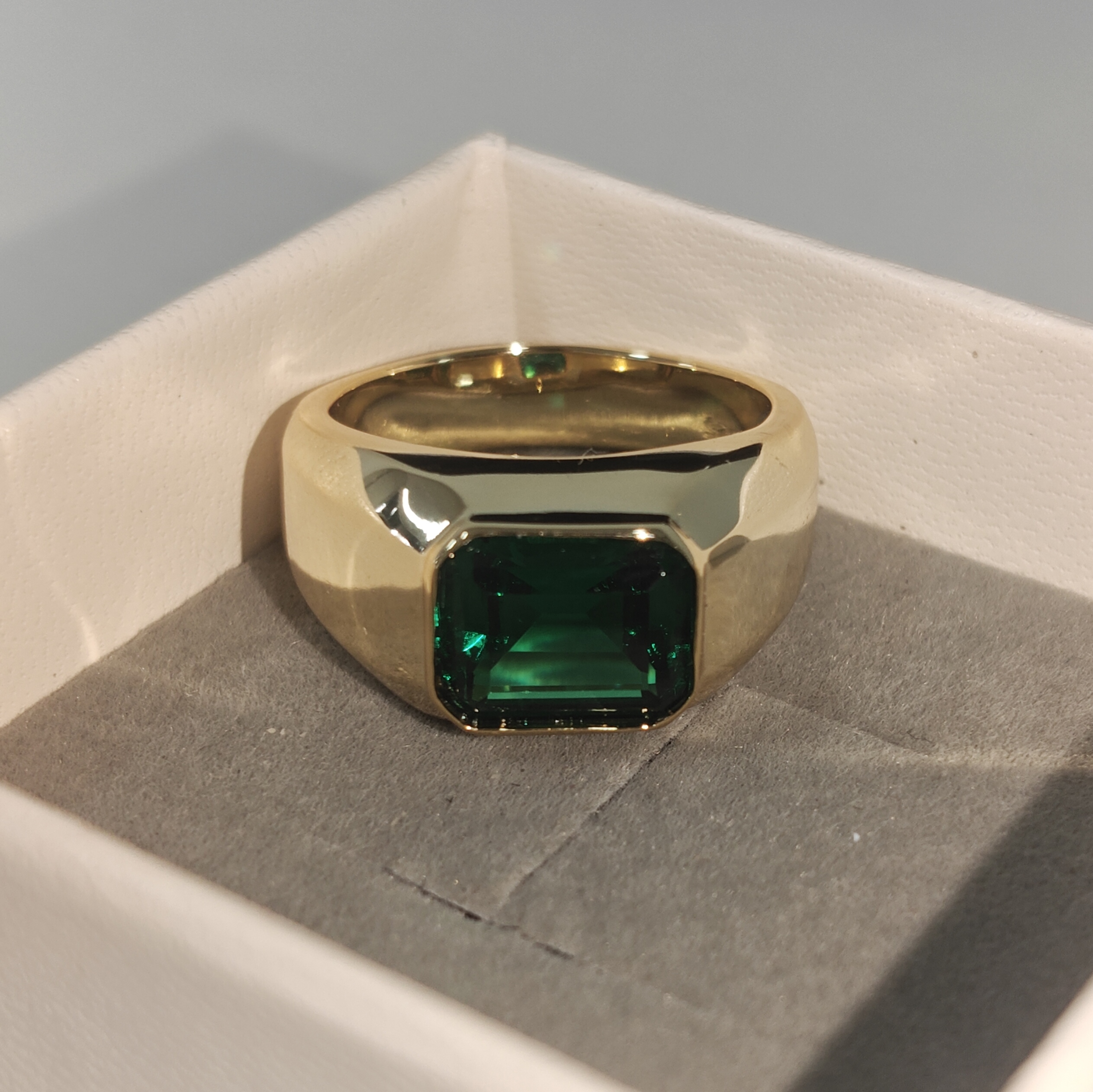Stunning 4.25ct Emerald Stone Ring For Men