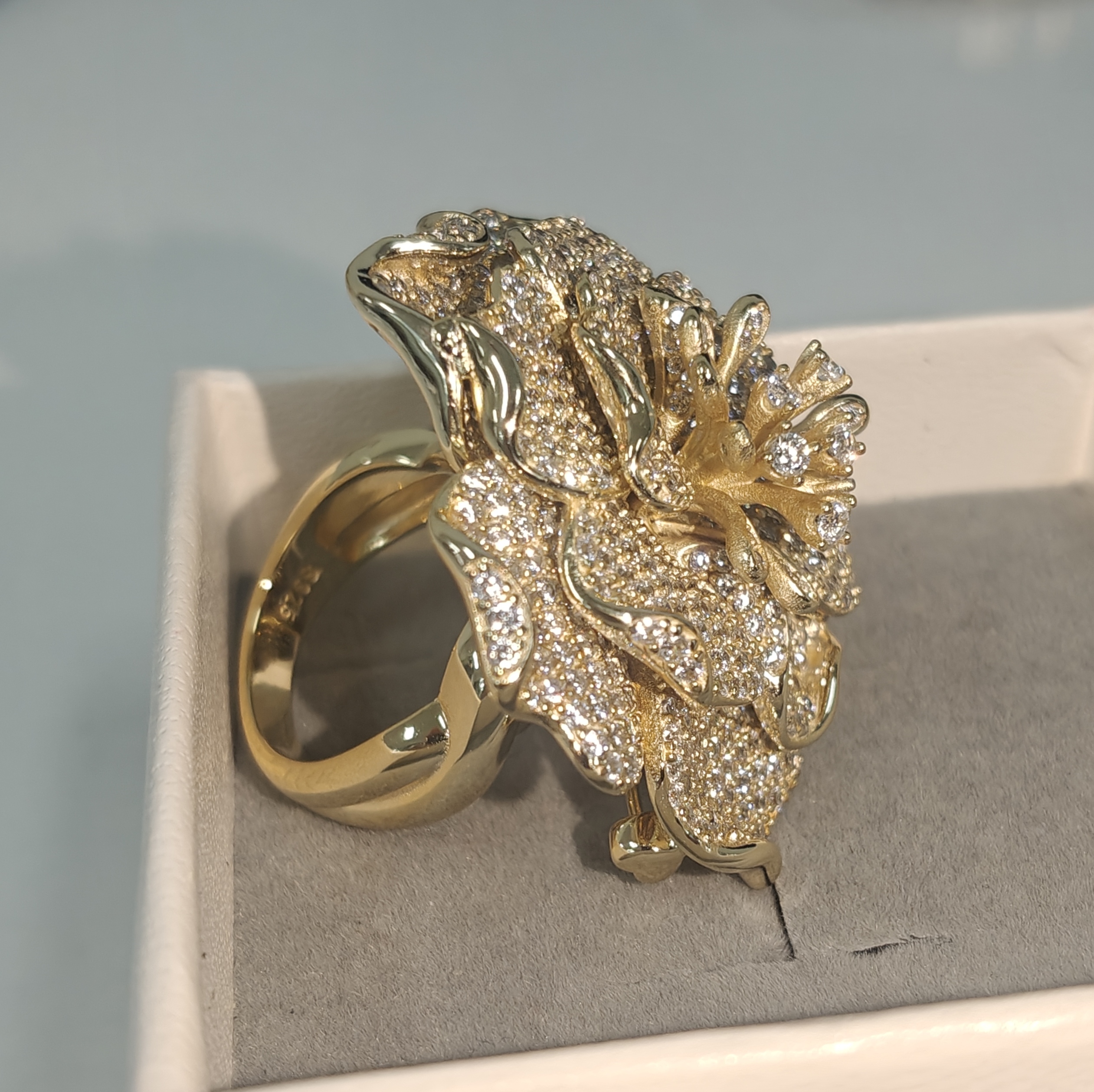 Floral Design 2-in-1 Convertible Cocktail Ring & Brooch