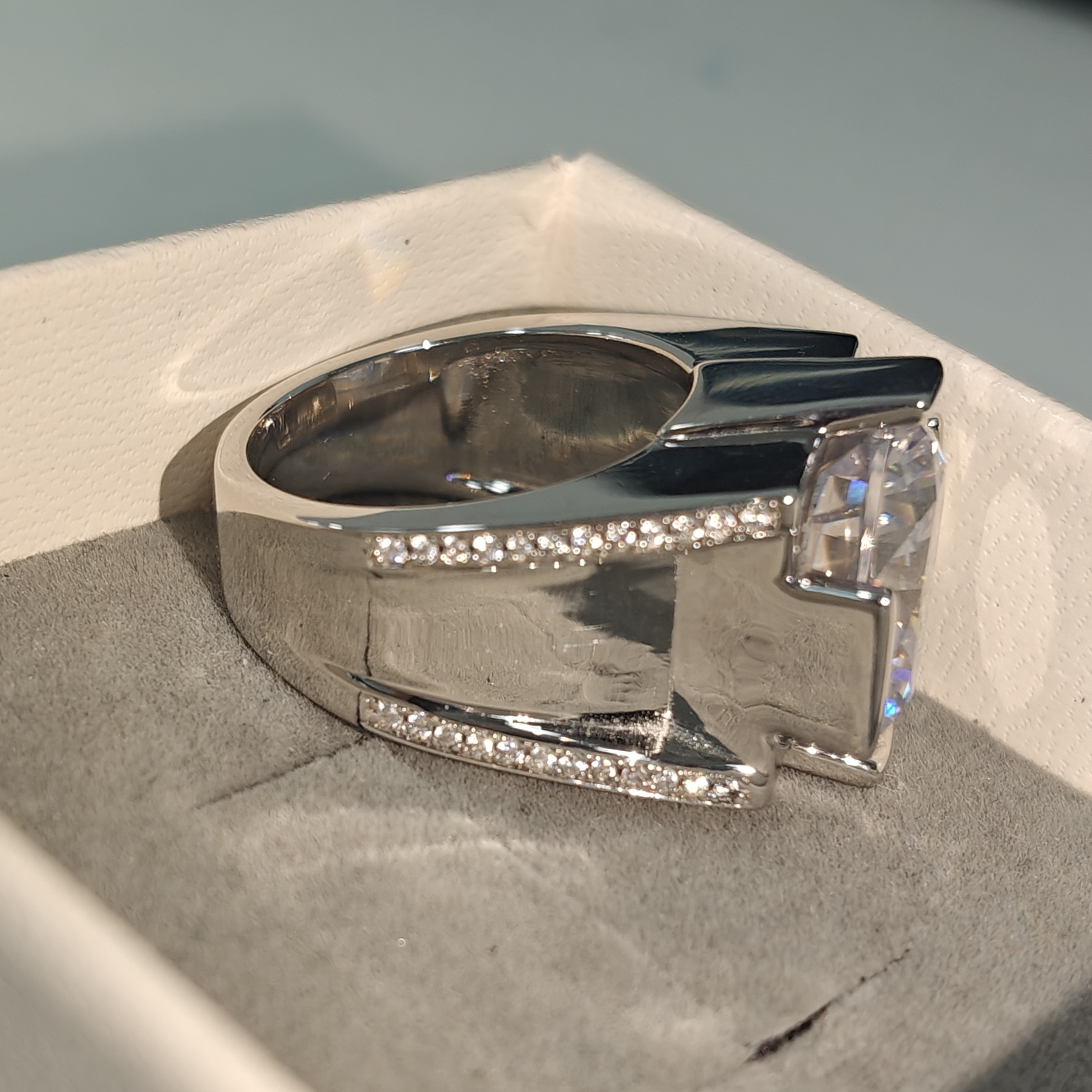 9.25ct Round Cut White Stone Ring for Men