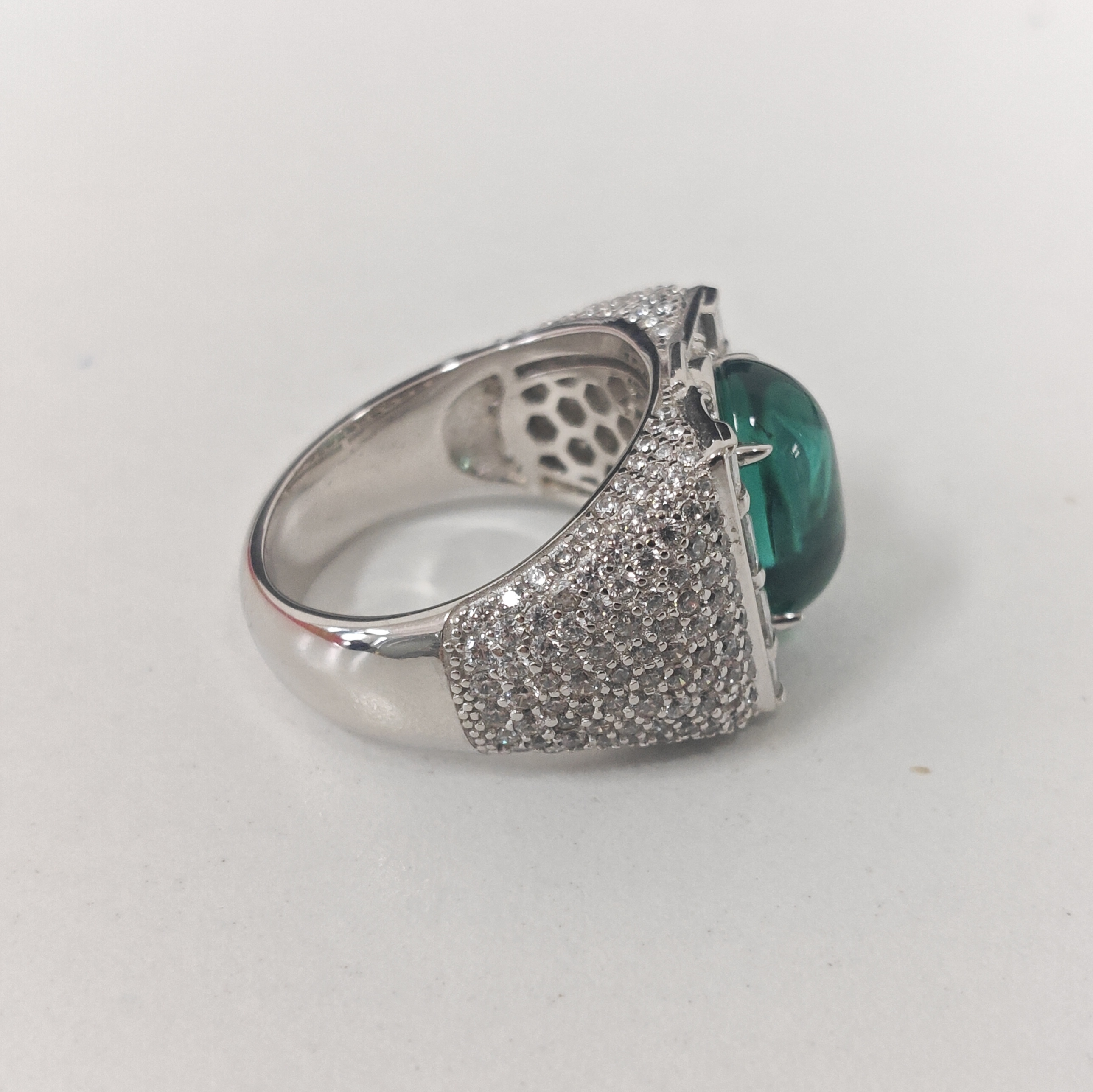 Art Deco Setting 7.01ct Cabochon Emerald Green Ring