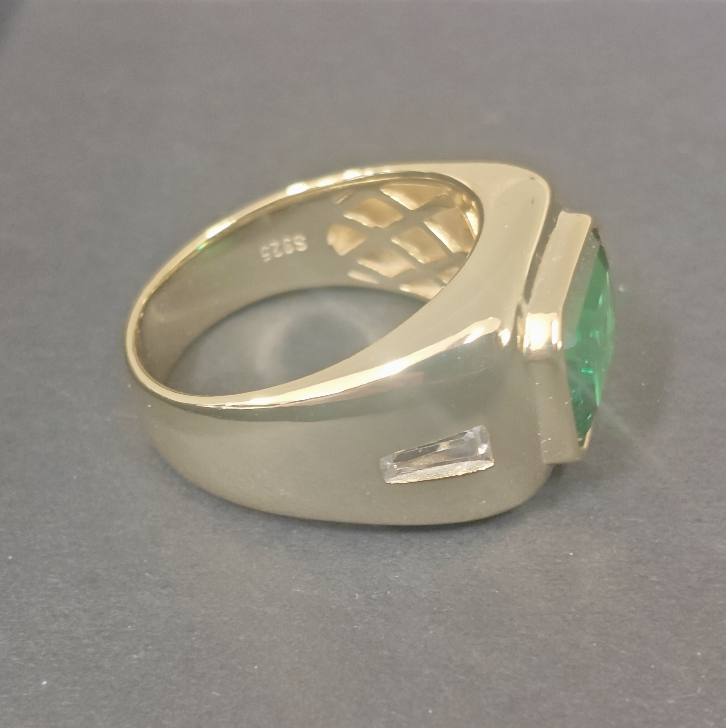 2.9ct Bezel Set Emerald Green Ring for Men