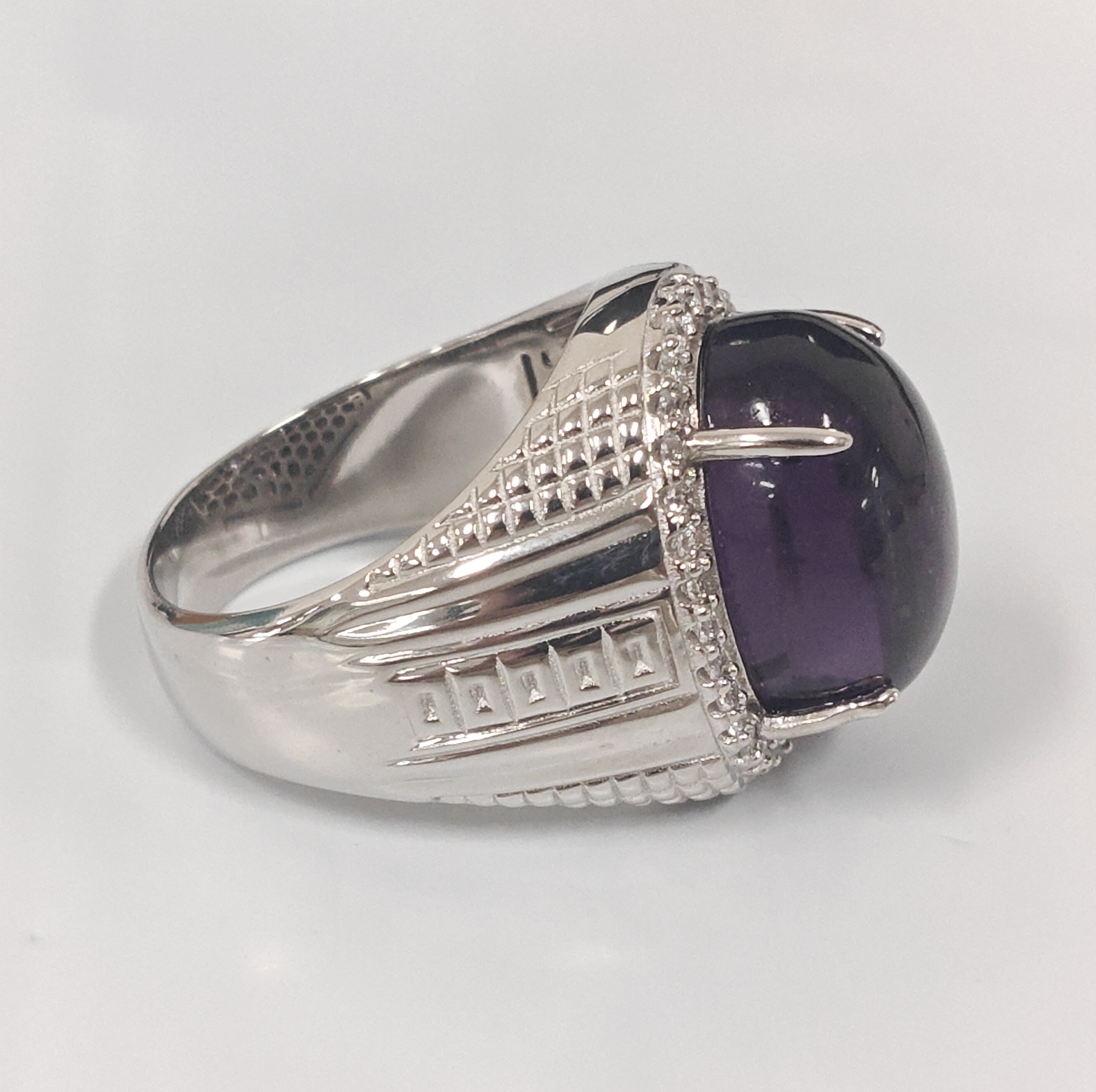 6.2 Carats Amazing Oval Cut Beauty Purple Cab Amethys Ring