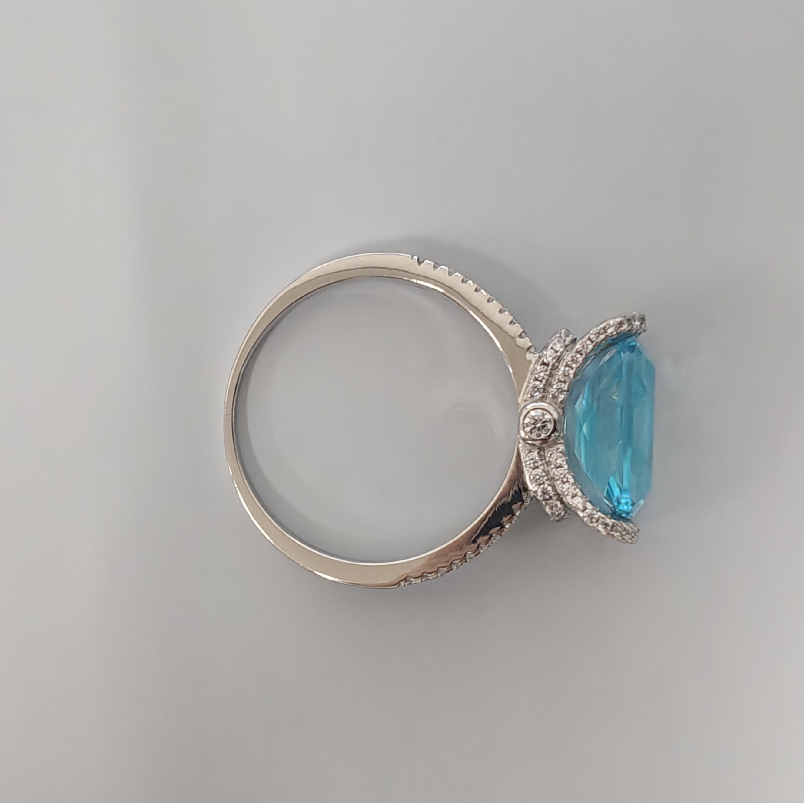 2.0ct Oval Cut Natural Aquamarine Ring In 18K White Gold