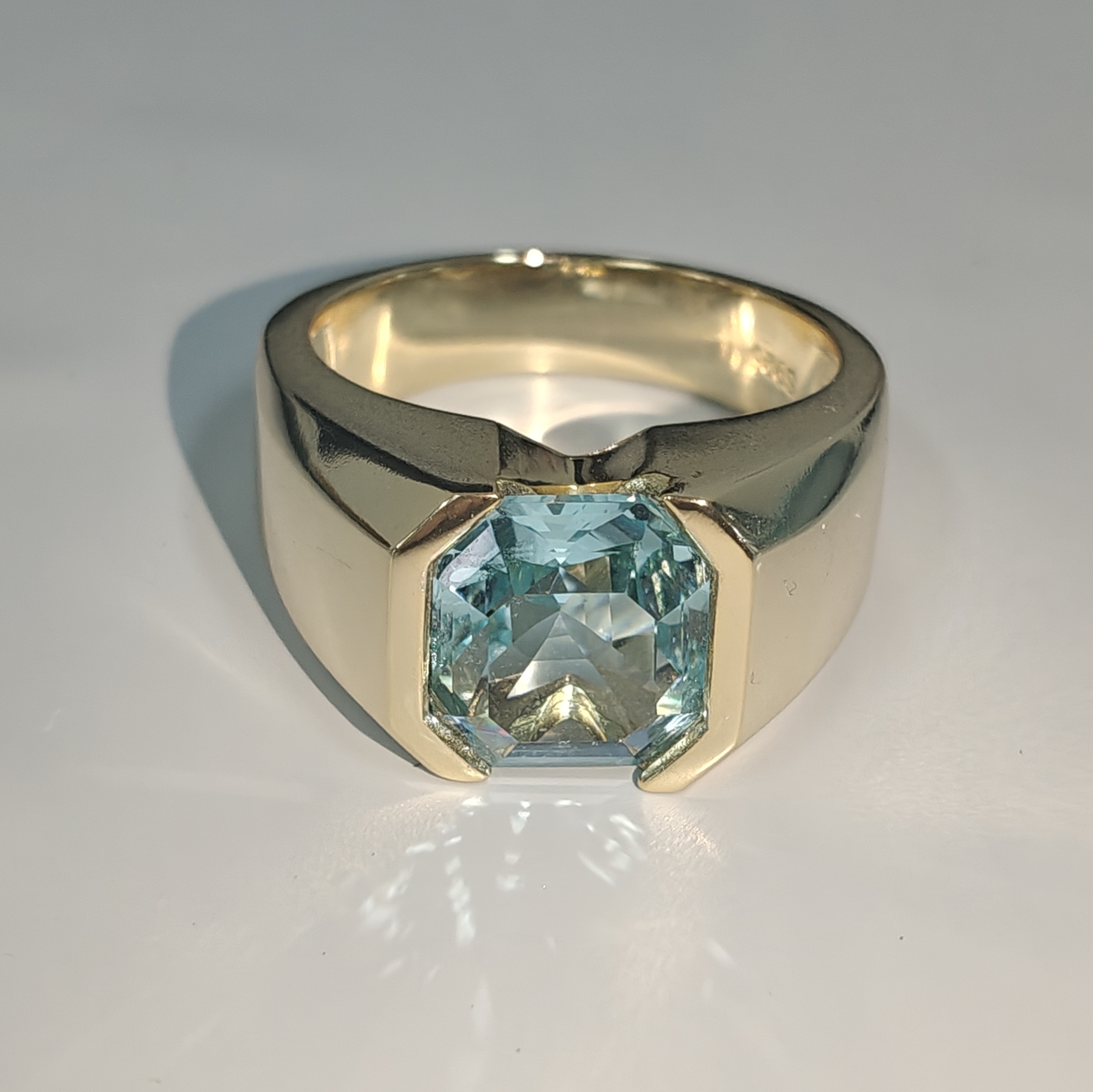Vintage Aquamarine Single Stone Ring in Gold