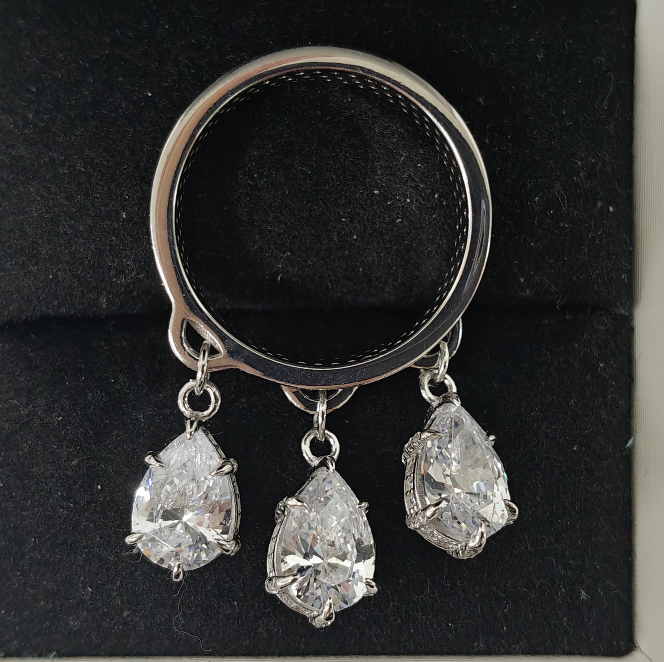 11.35ctw Pendant Design White Stone Eternity Ring
