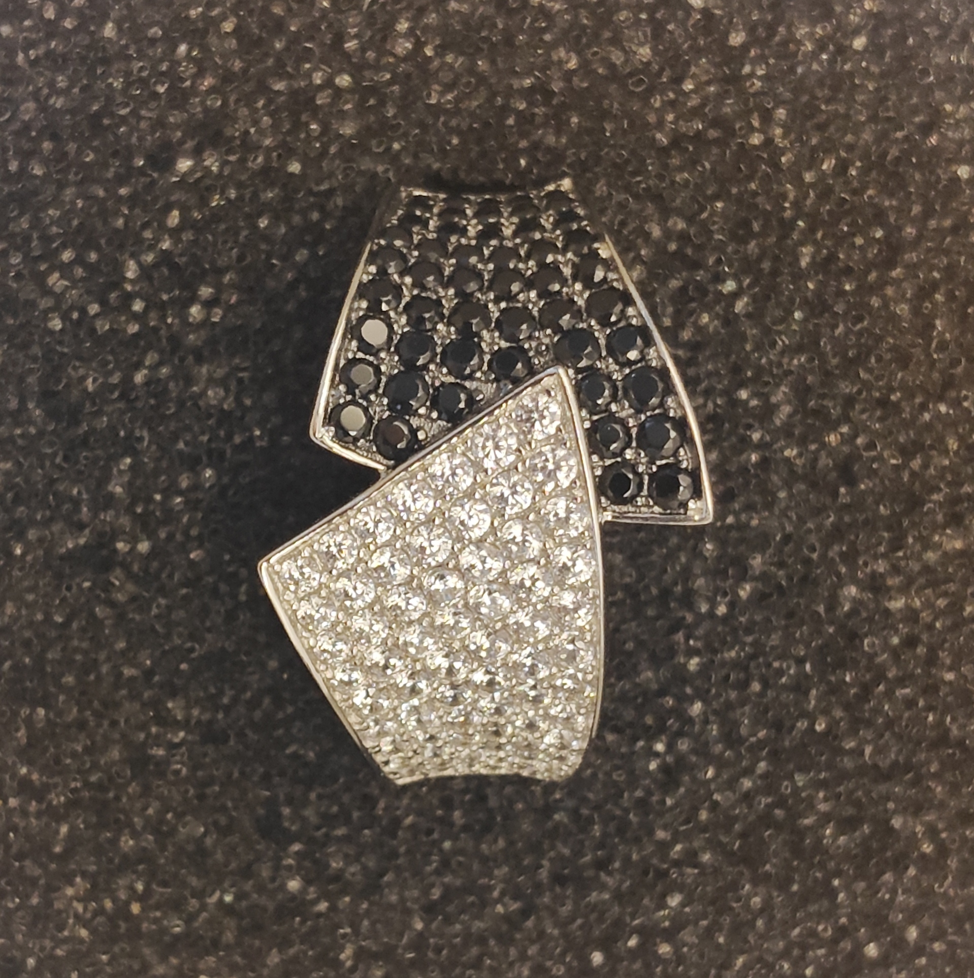 Pavé Setting White Stone & Black Stone Overlap Ring
