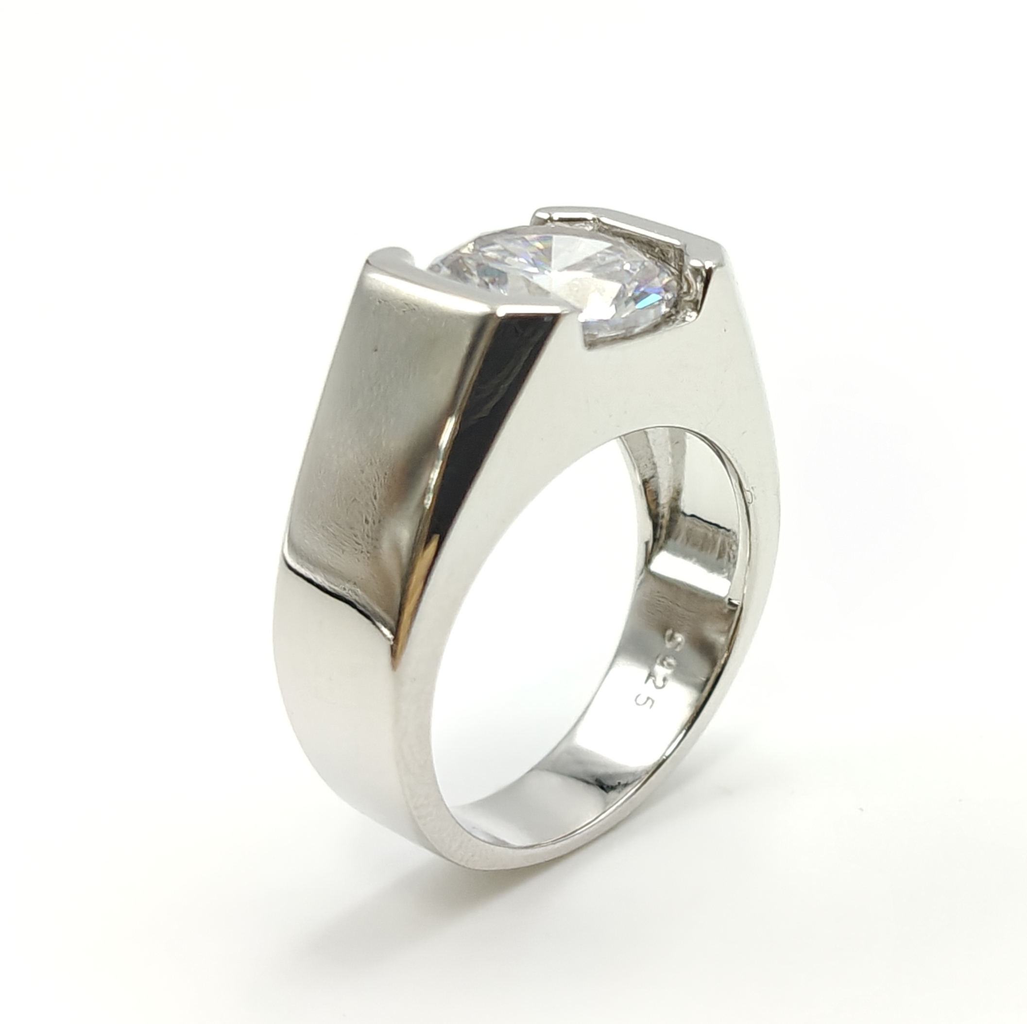 Men's Classic Round Brilliant Cut Moissanite Ring