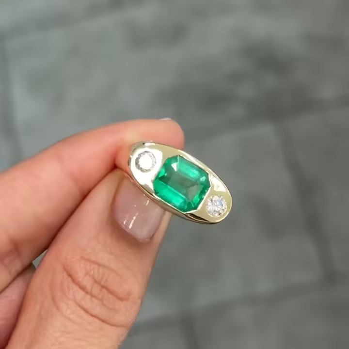 4.24ct  Bezel Setting Colombian Emerald Ring