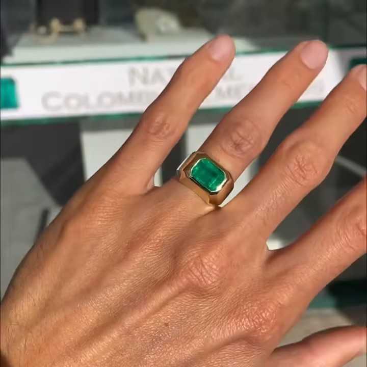 Stunning 4.25ct Emerald Stone Ring For Men