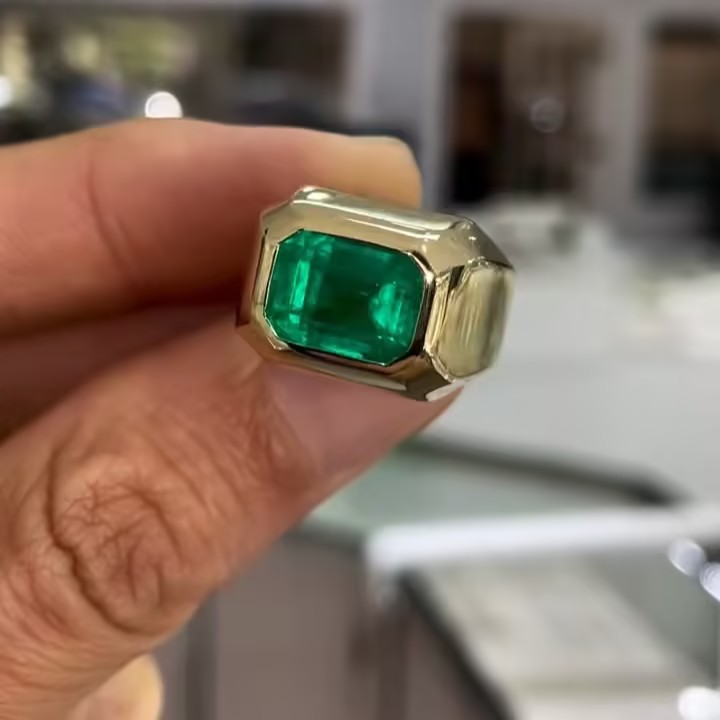 Stunning 4.25ct Emerald Stone Ring For Men